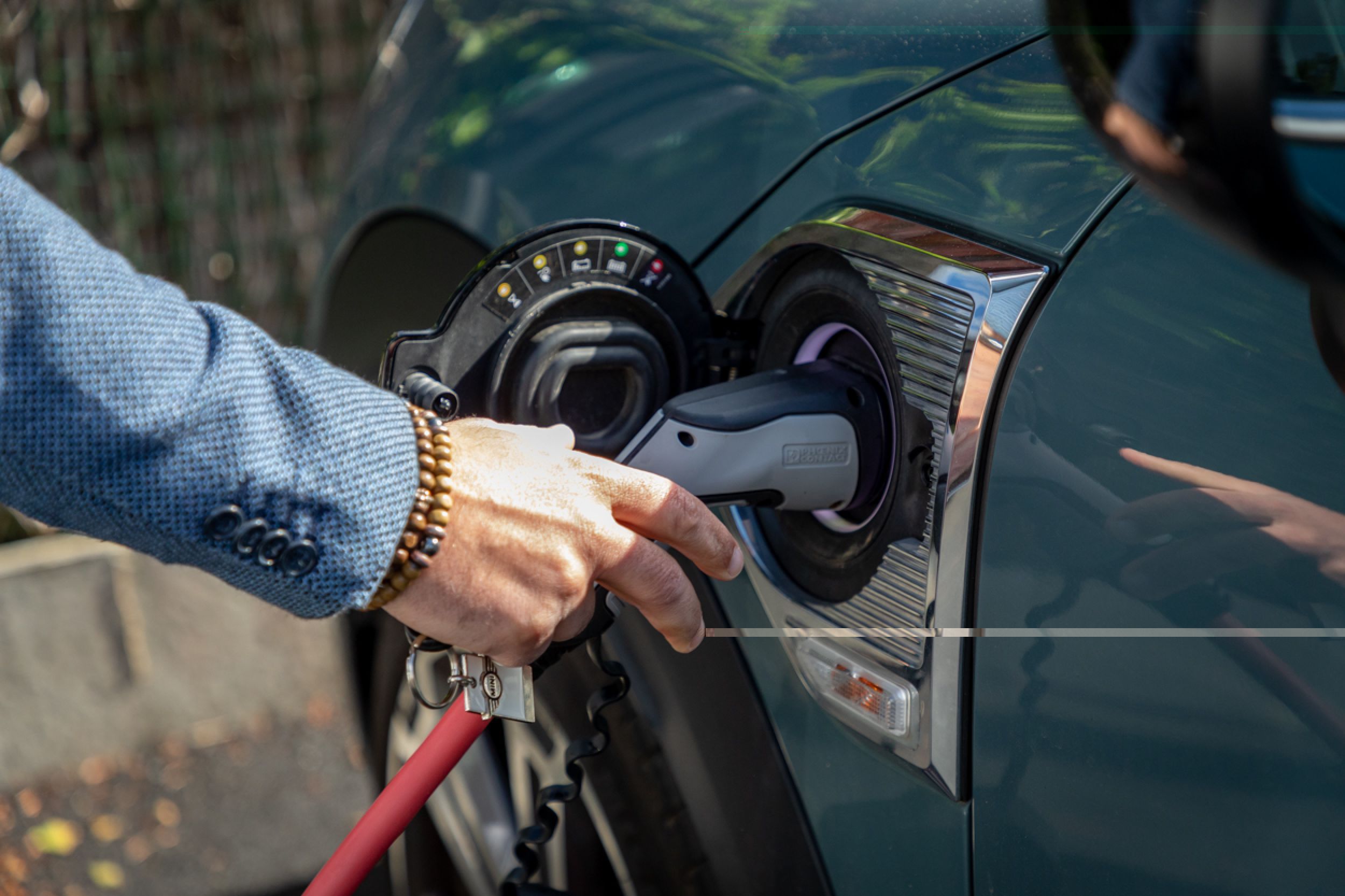 Bornes électriques pour véhicules au KARA